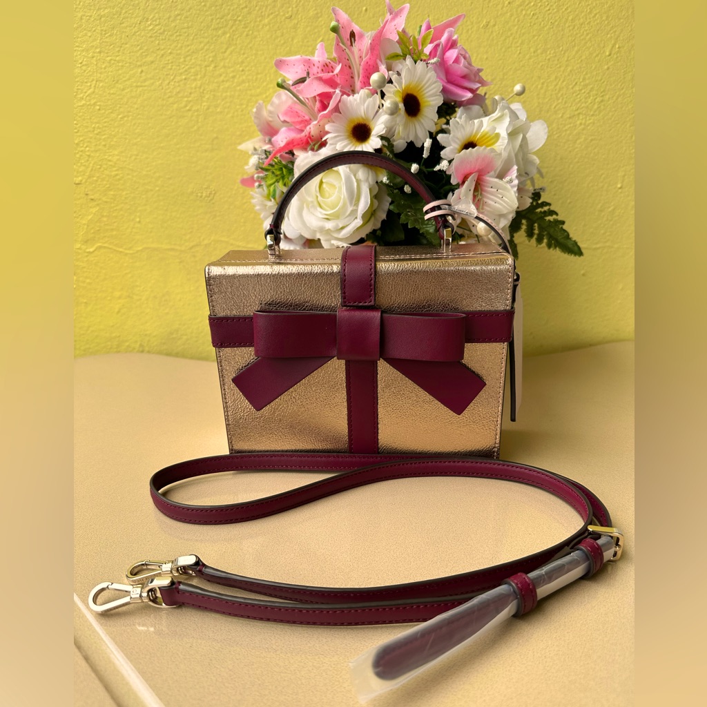 Kate Spade Wrapping Party Ribbon Bow Gift Box Crossbody Purse Gold Brand New